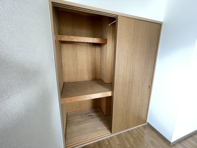 コンフォート南甲子園の収納|入居中の為、別のお部屋の写真です。