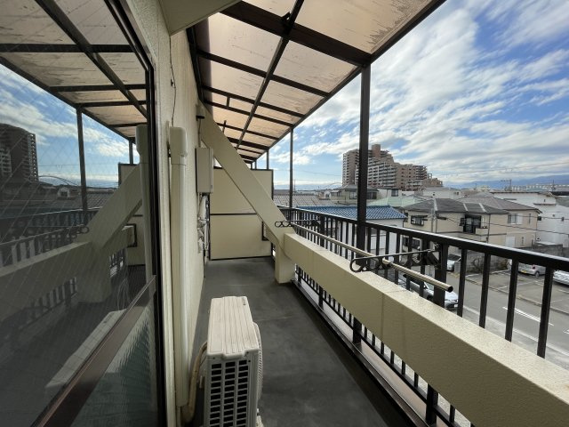 コンフォート南甲子園のバルコニー|入居中の為、別のお部屋の写真です。