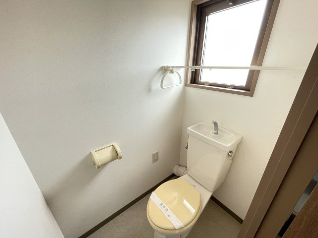 コンフォート南甲子園のトイレ|入居中の為、別のお部屋の写真です。