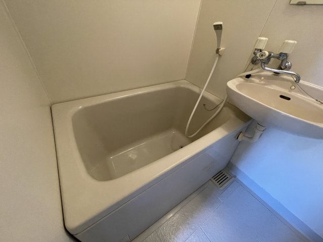 コンフォート南甲子園の浴室|入居中の為、別のお部屋の写真です。