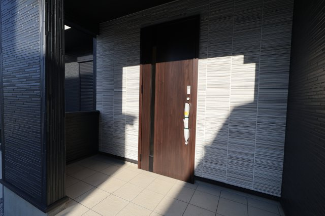 《仲介手数料無料》上尾市浅間台３丁目5-5新築一戸建てブルーミングガーデンの玄関