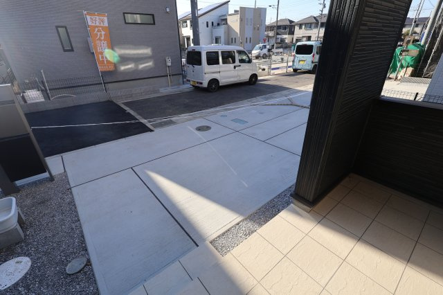 《仲介手数料無料》上尾市浅間台３丁目5-5新築一戸建てブルーミングガーデンの駐車場