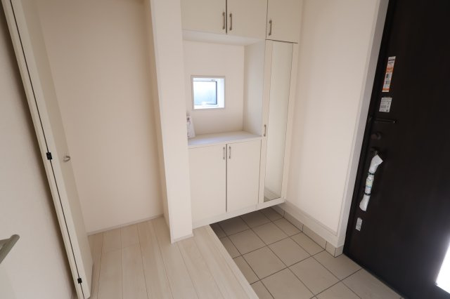 《仲介手数料無料》上尾市浅間台３丁目5-5新築一戸建てブルーミングガーデンの玄関