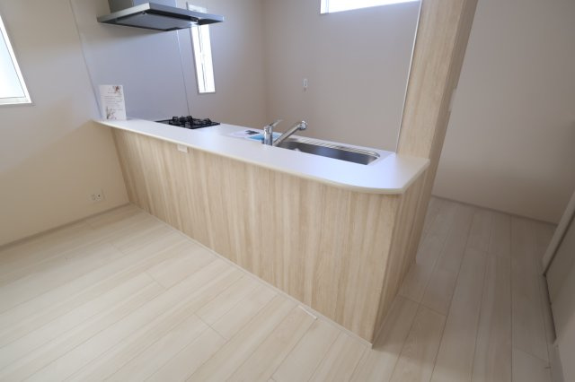 《仲介手数料無料》上尾市浅間台３丁目5-5新築一戸建てブルーミングガーデンのキッチン