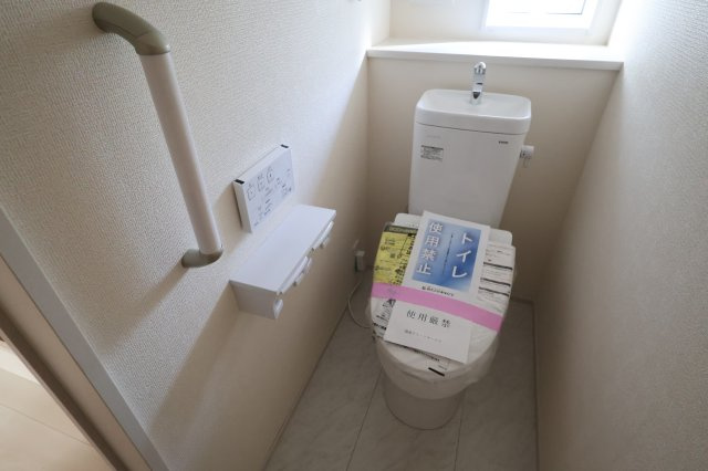 《仲介手数料無料》上尾市浅間台３丁目5-5新築一戸建てブルーミングガーデンのトイレ