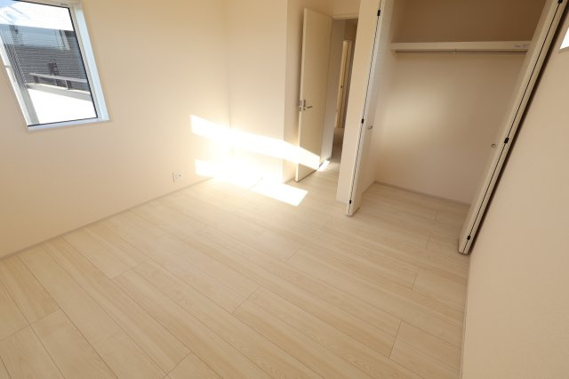 《仲介手数料無料》上尾市浅間台３丁目5-5新築一戸建てブルーミングガーデンの洋室