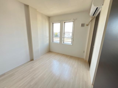 【居間・リビング】 | ソラーレ梅満 | 寝室