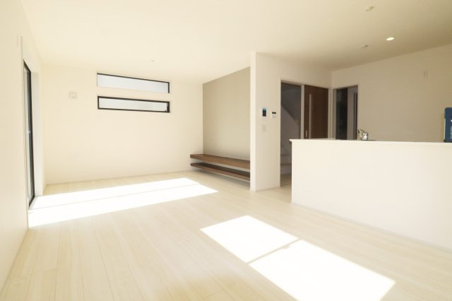 郡山市富田町字大徳南第3　　　2号棟　　　小山田小学校、郡山第６中学区　の居間・リビング