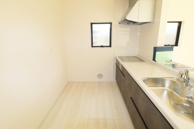 郡山市富田町字大徳南第3　　　2号棟　　　小山田小学校、郡山第６中学区　のキッチン