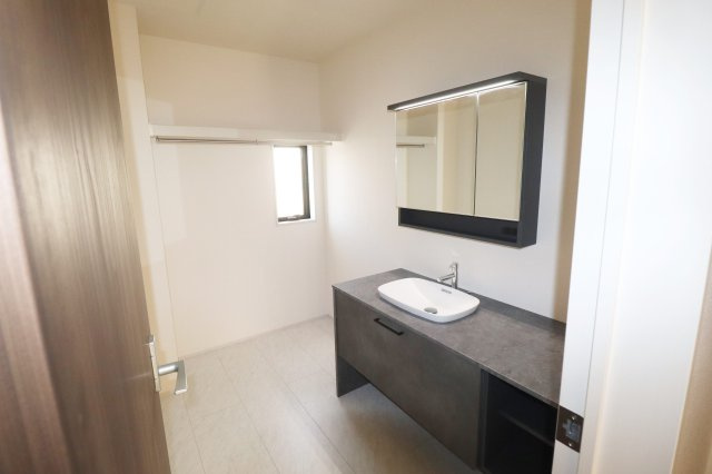 郡山市富田町字大徳南第3　　　2号棟　　　小山田小学校、郡山第６中学区　の洗面所