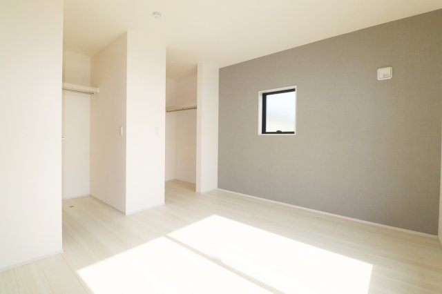 郡山市富田町字大徳南第3　　　2号棟　　　小山田小学校、郡山第６中学区　の洋室