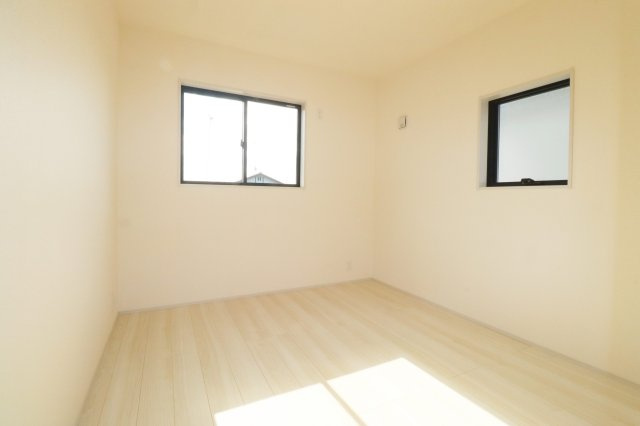 郡山市富田町字大徳南第3　　　2号棟　　　小山田小学校、郡山第６中学区　の洋室