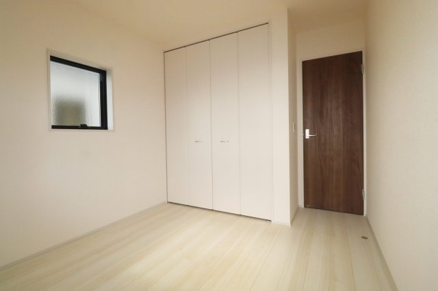 郡山市富田町字大徳南第3　　　2号棟　　　小山田小学校、郡山第６中学区　の洋室