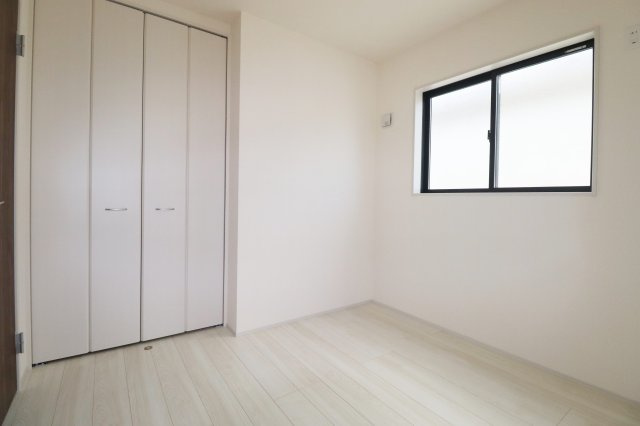 郡山市富田町字大徳南第3　　　2号棟　　　小山田小学校、郡山第６中学区　の洋室