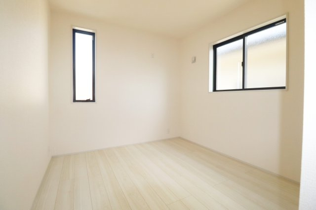 郡山市富田町字大徳南第3　　　2号棟　　　小山田小学校、郡山第６中学区　の洋室