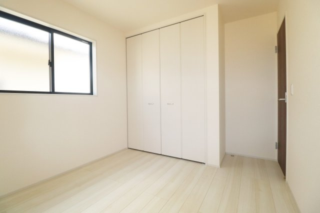 郡山市富田町字大徳南第3　　　2号棟　　　小山田小学校、郡山第６中学区　の洋室