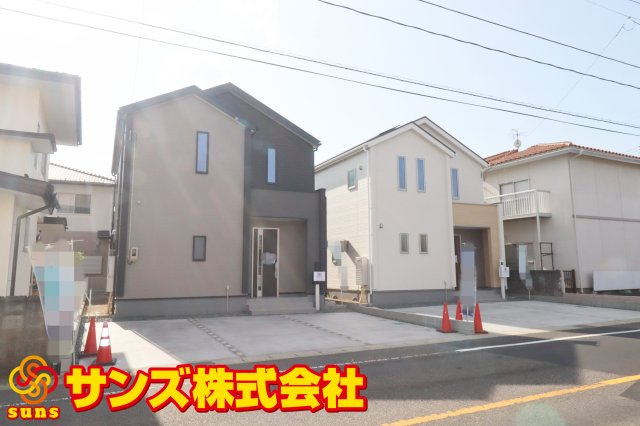 郡山市富田町字大徳南第3　　　2号棟　　　小山田小学校、郡山第６中学区　の外観|北東側から見た駐車場を含む外観