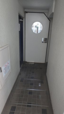 ADX早稲田のエントランス