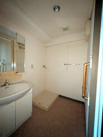 サン・エアポートNODA 3階の脱衣所|◆洗面室の様子です。
◆水廻り設備新設リフォームのご提案をいたします。