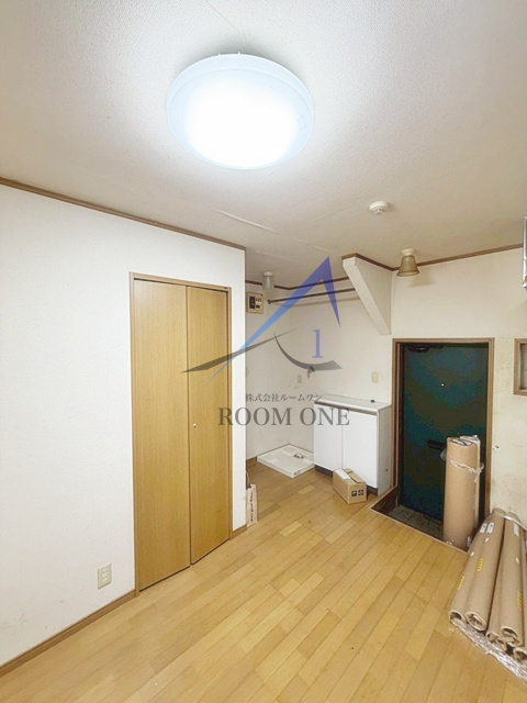 パインハウスの居間・リビング|洋室のお部屋です。