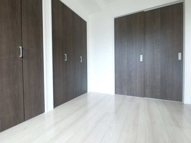 GRAND千葉中央の洋室