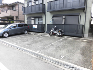 【その他共用部分】 | 敷地内駐車場です