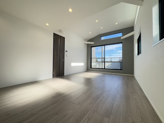 練馬区桜台5丁目　高品質×高機能　吹抜け18帖LDK　角地含む全2棟の居間・リビング|A号棟