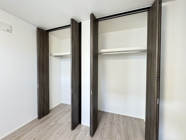 練馬区桜台5丁目　高品質×高機能　吹抜け18帖LDK　角地含む全2棟の収納|A号棟　1階　洋室 7.0帖