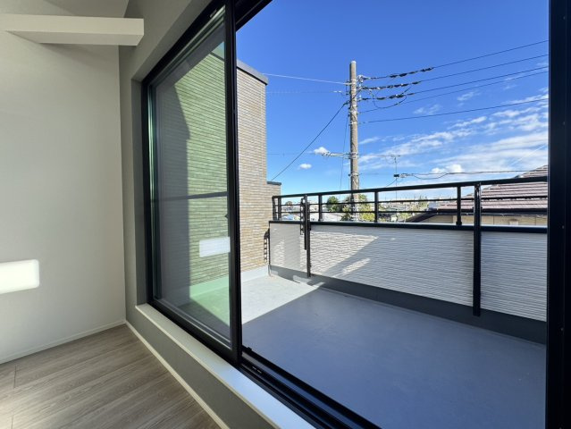 練馬区桜台5丁目　高品質×高機能　吹抜け18帖LDK　角地含む全2棟の玄関|A号棟　玄関収納