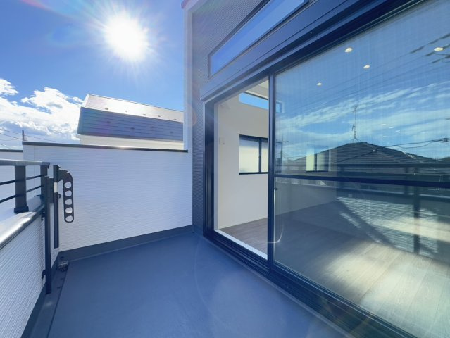 練馬区桜台5丁目　高品質×高機能　吹抜け18帖LDK　角地含む全2棟の玄関|A号棟