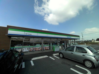 【周辺】 | サニー　ウエスト | ファミリーマート桶川下日出谷店まで270m