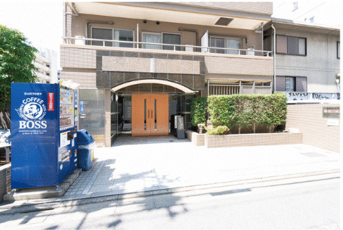 菱和パレス代官山　角部屋　セキュリティ完備　常時ゴミ出し可　宅配BOXのエントランス