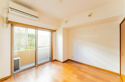 菱和パレス代官山　角部屋　セキュリティ完備　常時ゴミ出し可　宅配BOXの居間・リビング