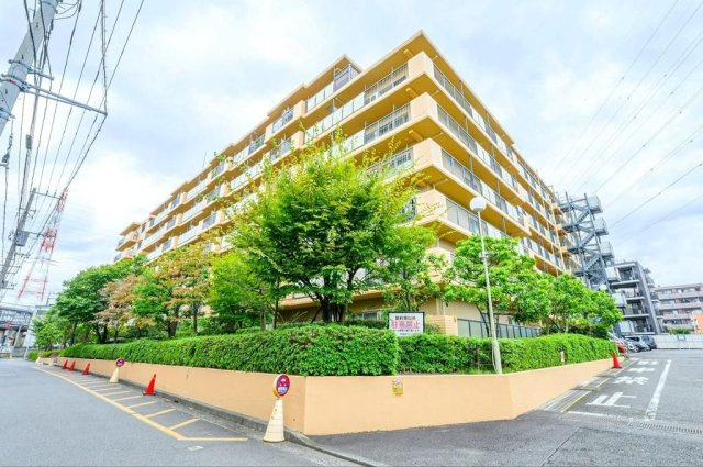 常和綱島サンハイツの外観