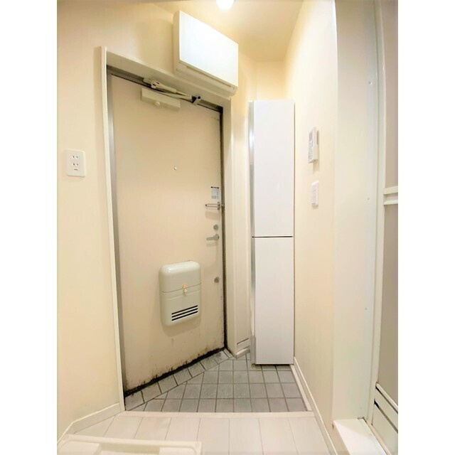 ヒルズ西加瀬の玄関