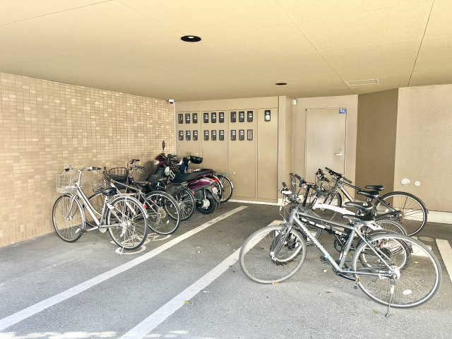 グラン・ドムール相生の駐車場|屋根付き駐車場完備