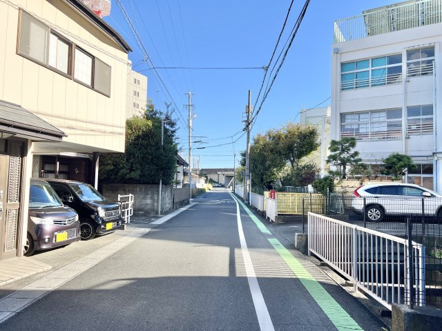 グラン・ドルーム相生の周辺|前面道路南側を向いて撮影しました。