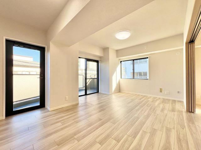 グラン・ドルーム相生の居間・リビング|ご家族の団らんの間！ナチュラルなインテリアがオシャレな空間！お客様のおもてなしの間としてもピッタリです！
