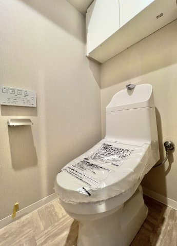 グラン・ドルーム相生のトイレ|白を基調とした清潔感のあるトイレ！
