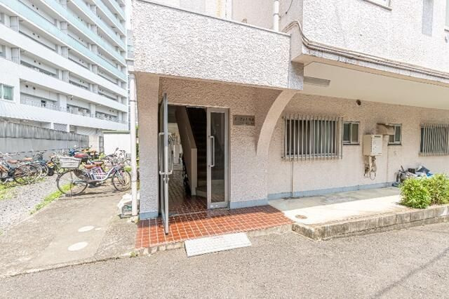 ガーディナ初台のエントランス