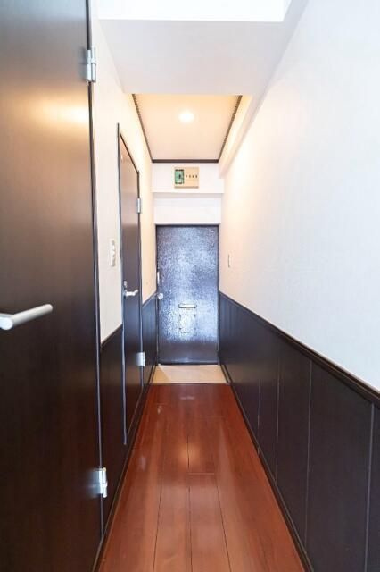 ガーディナ初台の玄関