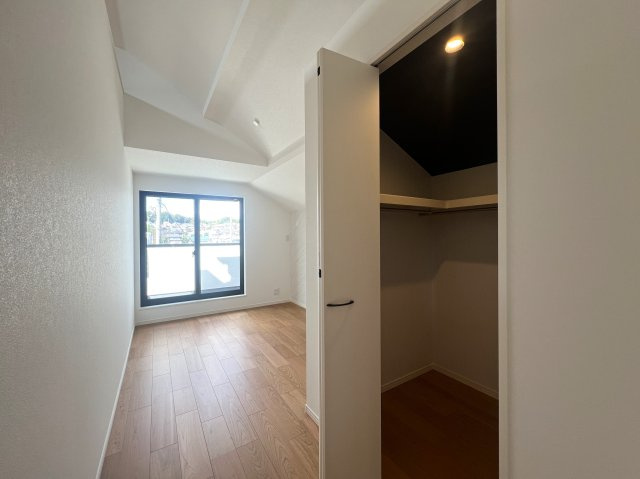 駐車３台もいけちゃう！？旭区金が谷１丁目新築戸建の洋室|ゆったりした洋室です