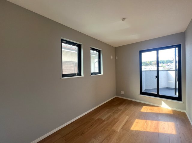 駐車３台もいけちゃう！？旭区金が谷１丁目新築戸建の洋室|使い勝手のいい洋室です