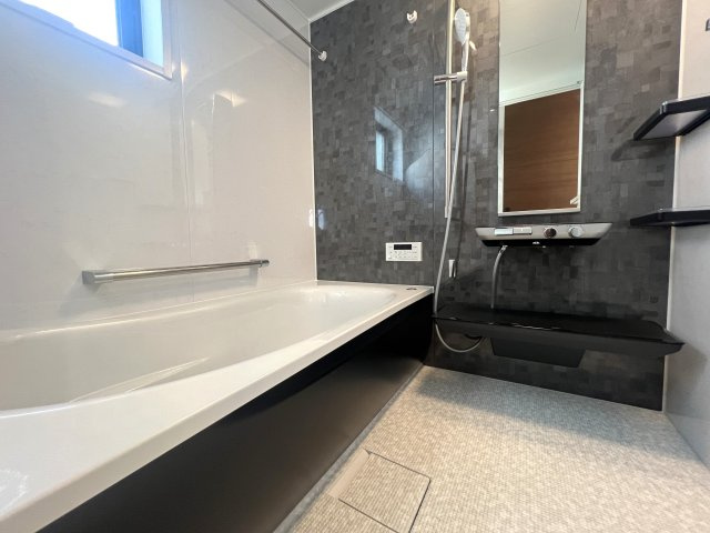 駐車３台もいけちゃう！？旭区金が谷１丁目新築戸建の浴室|落ち着いた空間のお風呂です