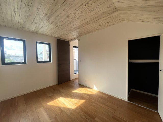 駐車３台もいけちゃう！？旭区金が谷１丁目新築戸建の洋室|きれいな洋室です