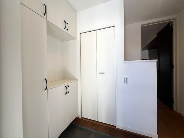 駐車３台もいけちゃう！？旭区金が谷１丁目新築戸建の玄関|毎日通る玄関はこちらです