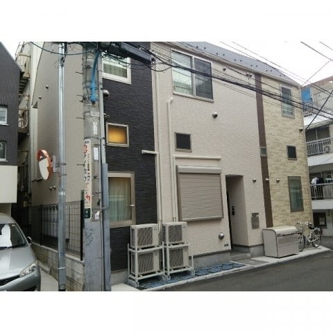 ORACLE SHIN-OKUBOの外観