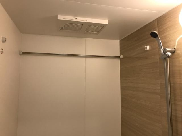 ロコ　テラス　（Ｌｏｃｏ　Ｔｅｒｒａｃｅ）の浴室|浴室乾燥機