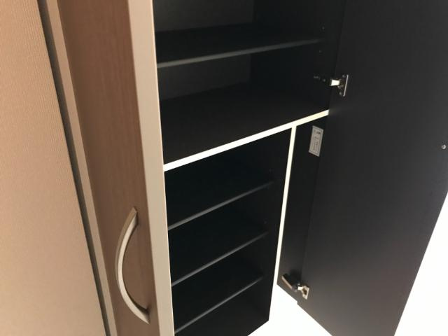 ロコ　テラス　（Ｌｏｃｏ　Ｔｅｒｒａｃｅ）の収納|下駄箱