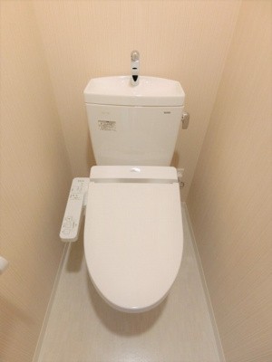 【トイレ】 | ラ・フォンテ松屋町 | 落ち着いた色調のトイレです